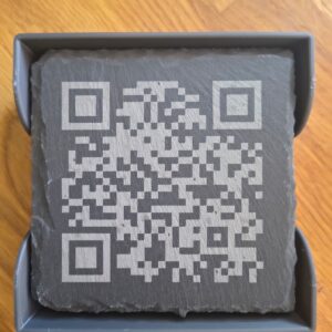 AMARIK® - Personalisierte Schiefer-Untersetzer (4er Set) mit Gravur & Halter